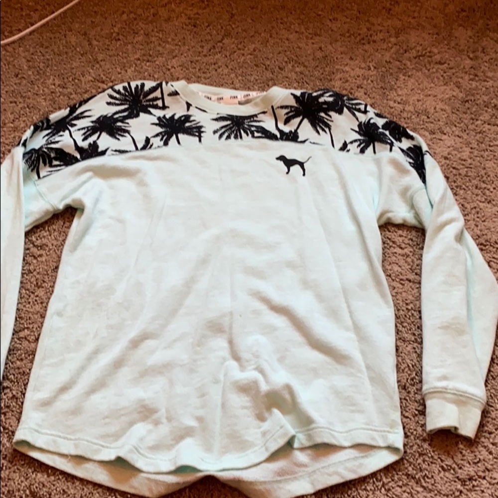 Oversized vs pink sweatshirt